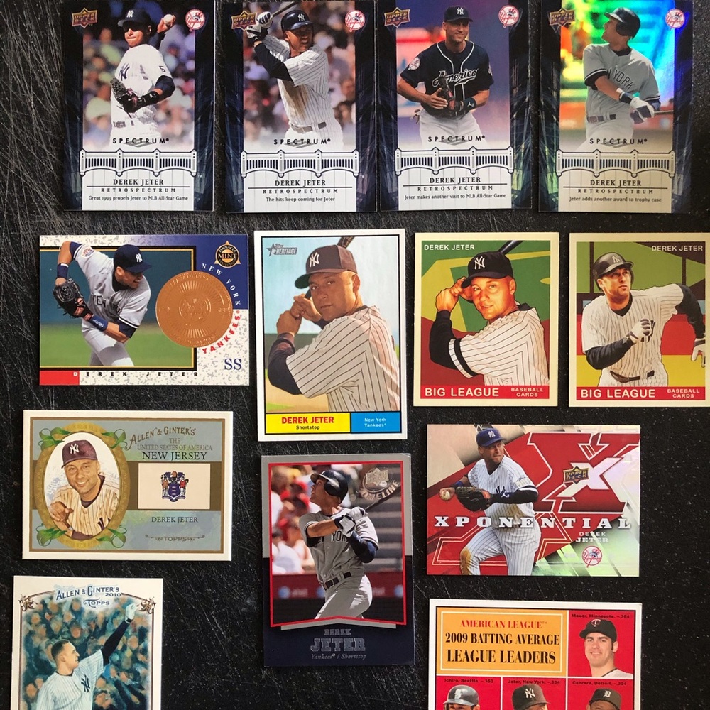 Assorted Derek Jeter baseball cards